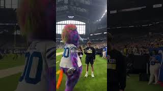 Mascote Blue dos Colts saiu dando tortada em torcedores dos Steelers depois de vencer Pittsburgh [upl. by Maure]