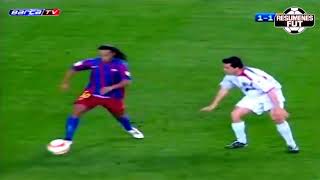 Las Mejores Jugadas de Ronaldinho con el Barcelona [upl. by Luapnoj]