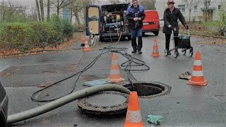 Kempinger Kanalreingung 1472 Versandeter Abwasserkanal mit Wasser Hochdruck gespült und abgesaugt [upl. by Parnas]