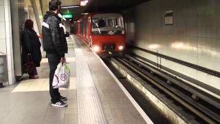 Arrivée dune rame MPL85 métro D à Lyon à la station GrangeBlanche [upl. by Battiste648]