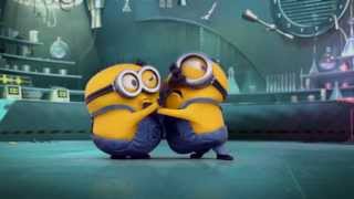 壞蛋獎門人2 Despicable Me 2  Minion Reactions Slap Fight [upl. by Mclaughlin]