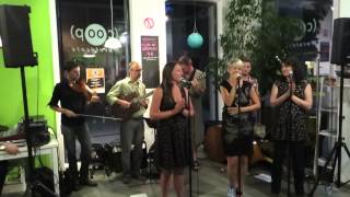 Elllis  Caleb Meyer Gillian Welch Cover Live  Wereldcafécoop Leuven 2015 08 04 [upl. by Amsirac]