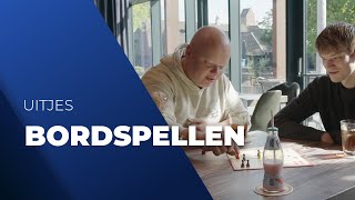 Uitjes • BORDSPELLEN • Speel je favoriete spel onder het genot van een hapje of drankje  Posta7 [upl. by Libb]