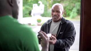 Mike Tyson regresa su pedazo de oreja a Evander Holyfield [upl. by Ylrebmek93]