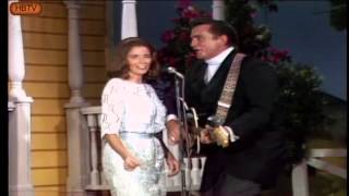 Johnny Cash June Carter live on stage 1968 [upl. by Scopp]