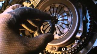 PEUGEOT 206 CLUTCH REPAIR [upl. by Wall]