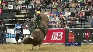 Jess Lockwood rides Air Bender for 86 points PBR [upl. by Asin21]