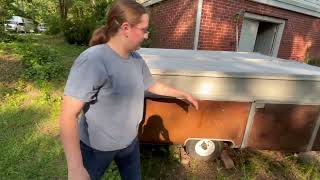 Opening and closing a 1969 Apache Mesa Camper [upl. by Erin]