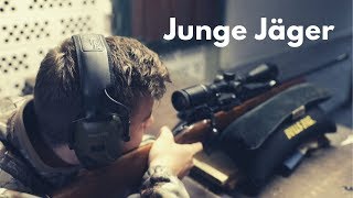 Reportage Unterwegs mit jungen Jägern [upl. by Eniamej]