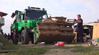 Chronik einer Razzia  Wiesendurchsuchung am Hambacher Forst [upl. by Karalynn929]