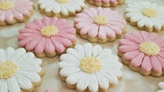 Simple Gerbera Daisy Sugar Cookies on Kookievision [upl. by Gorden253]