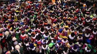 Sinterklaas Intocht Assen met 400 Pieten [upl. by Aihsatsan]