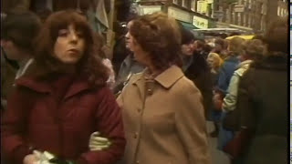 Petticoat Lane Market  Street Market  London Market  1980s market traders  TN81028011 [upl. by Inalej248]