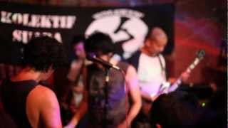 Carburetor Dung  Happy Live  Little Bali Cherating 26022012 [upl. by Elleirb]