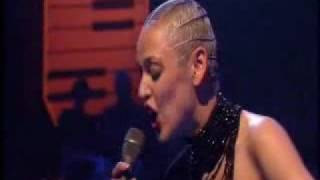 Mariza  Ó Gente da Minha Terra Live on Jools Holland [upl. by Chaudoin]