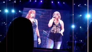 Kelly Clarkson amp Reba McEntire Does He Love You wintro [upl. by Quent]