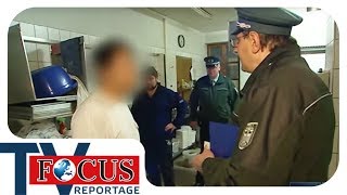 Illegale Schwarzarbeit  Unterwegs mit den Fahndern vom Zoll  Focus TV Reportage [upl. by Laverna908]