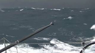 Images de tempête à bord de Finistère Mer Vent  Jean Le Cam  Vendée [upl. by Idner795]