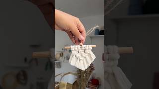 Mini tapiz de macramé 🧵macrametutorial [upl. by Ettenoitna104]