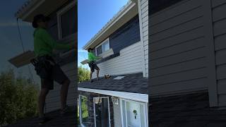 Installing vinyl siding quickly without a tape measure or hammer [upl. by Enirehs]