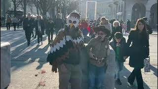 Mascherine e coriandoli la festa di carnevale 2024 a Bergamo [upl. by Farnham]