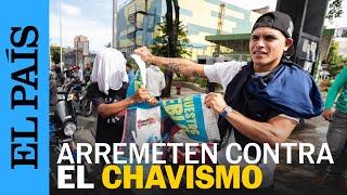 VENEZUELA  Las protestas en Venezuela arremeten contra la iconografía del chavismo  EL PAÍS [upl. by Clayson]