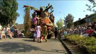 Eelder Bloemencorso gewonnen door Swingin Safari [upl. by Anegal]