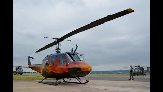 Huey UH1D Sound Überflug Landung in Bückeburg [upl. by Morvin]