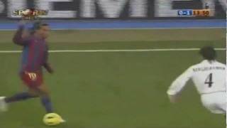 Real Madrid 0 x 3 Barcelona  Ronaldinhos first goal [upl. by Einnej]