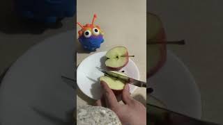 Satisfied video apple slicing with Albert the alien shorts satisfying [upl. by Acinorehs480]