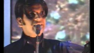 Cornershop with Brimful of Asha on TOTP in 1998 [upl. by Brewer493]