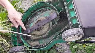 Sharpening Lawn Mower Blades without removing [upl. by Eldrid]