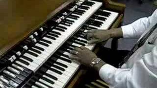 Hammond B3 Gospel Demo quotChicagoquot American Music World [upl. by Rehpotsihrc]