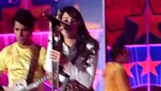 Danna Paola cantando quotPintando el amorquot A capella [upl. by Artinak]