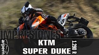 KTM Super Duke 1290 R  español  2014  Videoprueba [upl. by Alhsa922]