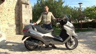 Piaggio XEvo 125  essai [upl. by Odelinda]