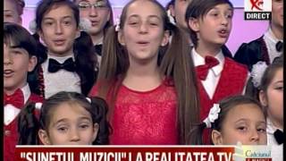 Corul de copii Sunetul Muzicii  E luminan miez de noapte  Realitatea TV [upl. by Disini]