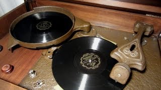 RCA Victor Record Changer 1931 Radiola Automatic Electrola RAE26 Demonstration [upl. by Lamag]