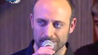 Halit Ergençis singing Mazi Kalbimde Beyaz show 2006 translation below [upl. by Odnanreh]