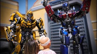 SUPER EMOTIONAL Transformers meet amp greet  Universal Studios Hollywood [upl. by Dorin]