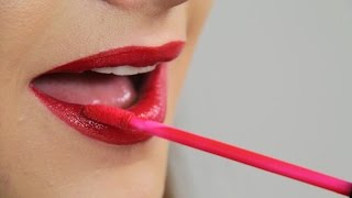 BeautyTrick zum Nachschminken Roter Lippenstift [upl. by Creigh284]