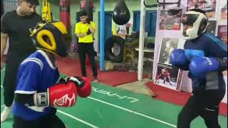 quotBeginner 65kg vs Amateur45 Boxer  Sparring Session [upl. by Barr]