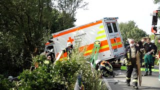 Unfall mit Rettungswagen in Emstek drei Sanitäter schwer verletzt [upl. by Ttehr]