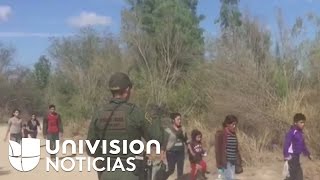 Así es el momento en el que agentes descubren a un grupo de inmigrantes pasando la frontera [upl. by Leahcimnhoj]