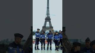 Une escorte dans Paris avec nos motards de la gendarmerie  👀📸 [upl. by Edette]