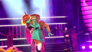 The Masked Singer in concert  Foxy Lady vs Leeuw Battle  LionheartUnholy [upl. by Antone583]