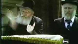 Nigun Uforatzta Sung  a Farbrengen with the Lubavitcher Rebbe [upl. by Eugnimod]