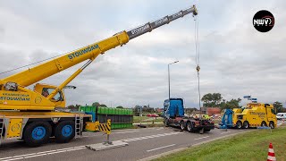 Vrachtwagen met groenafval gekanteld Frieseweg IJsselmuiden [upl. by Assirram970]