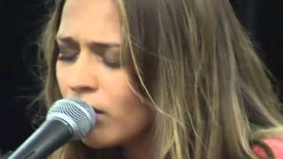 Fiona Apple  Extraordinary Machine instore Tower Records LA 20051006 [upl. by Tiedeman]