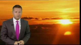 Tomasz Schafernaker unplugs BBC News 160809 [upl. by Derrick]